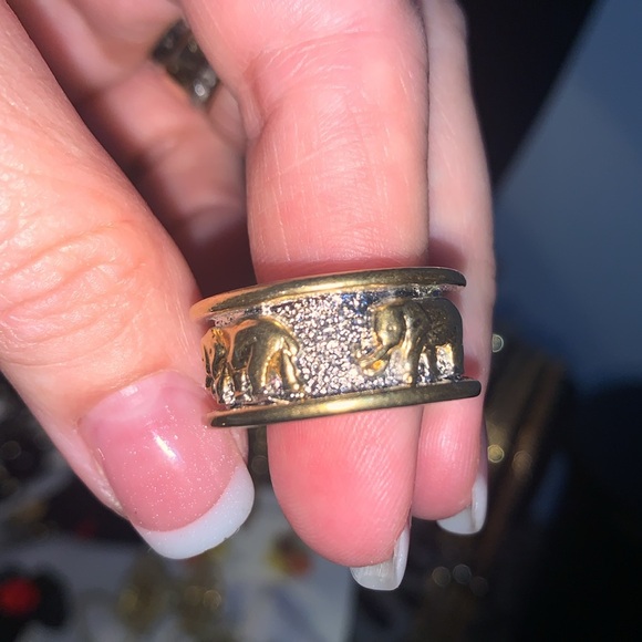 Gold and silver tone elephant ring - size 7 - Picture 7 of 7